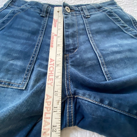 Time and Tru Denim Utility Bermuda Shorts High Rise Medium Blue Wash Size 4 - Picture 11 of 12